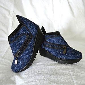 Bernie Mev Women's Zig-Zag Wedge Ankle Boot Size 38